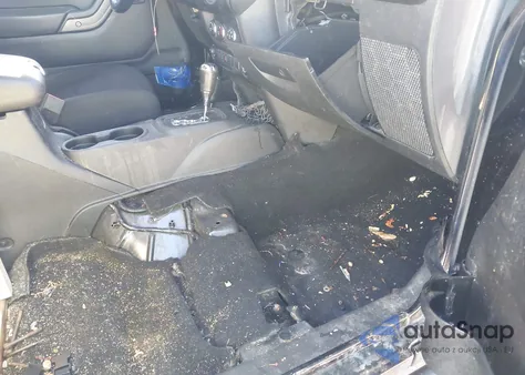 2016 Jeep Wrangler Unlimited Sport z USA, uszkodzony, nr VIN 1C4BJWDGXGL117772